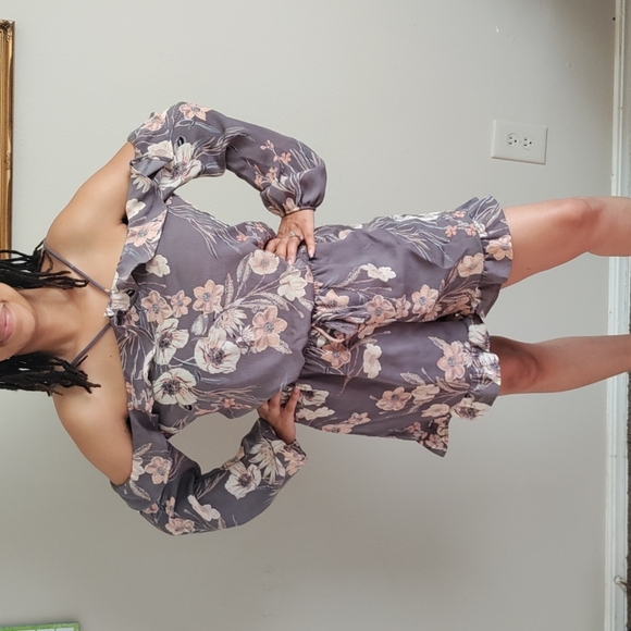 Floral Romper! 🌺🌼🌻 - Picture 4 of 6